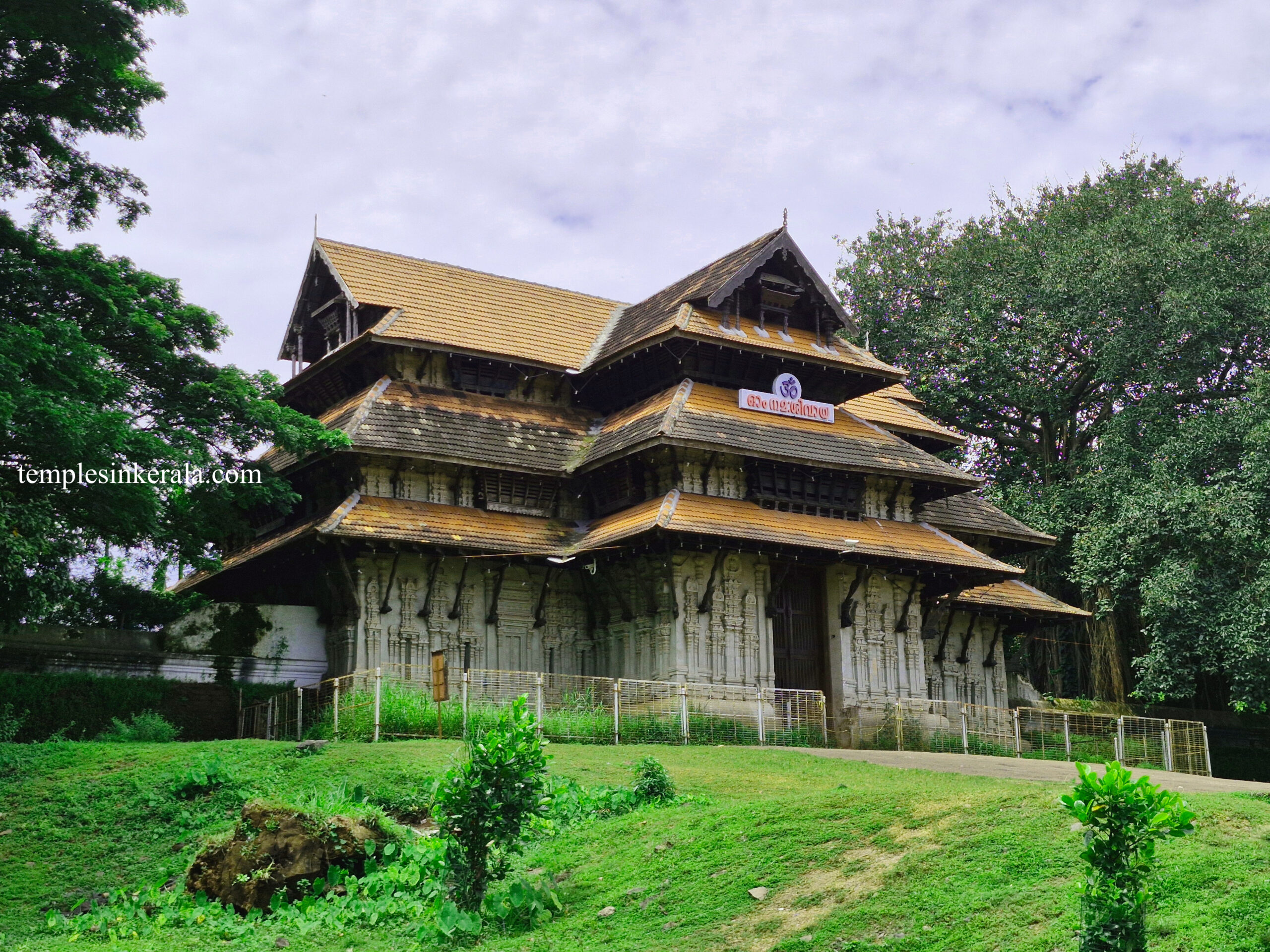 South Gate/തെക്കേ ഗോപുരം Famous Hindu Temples in Kerala