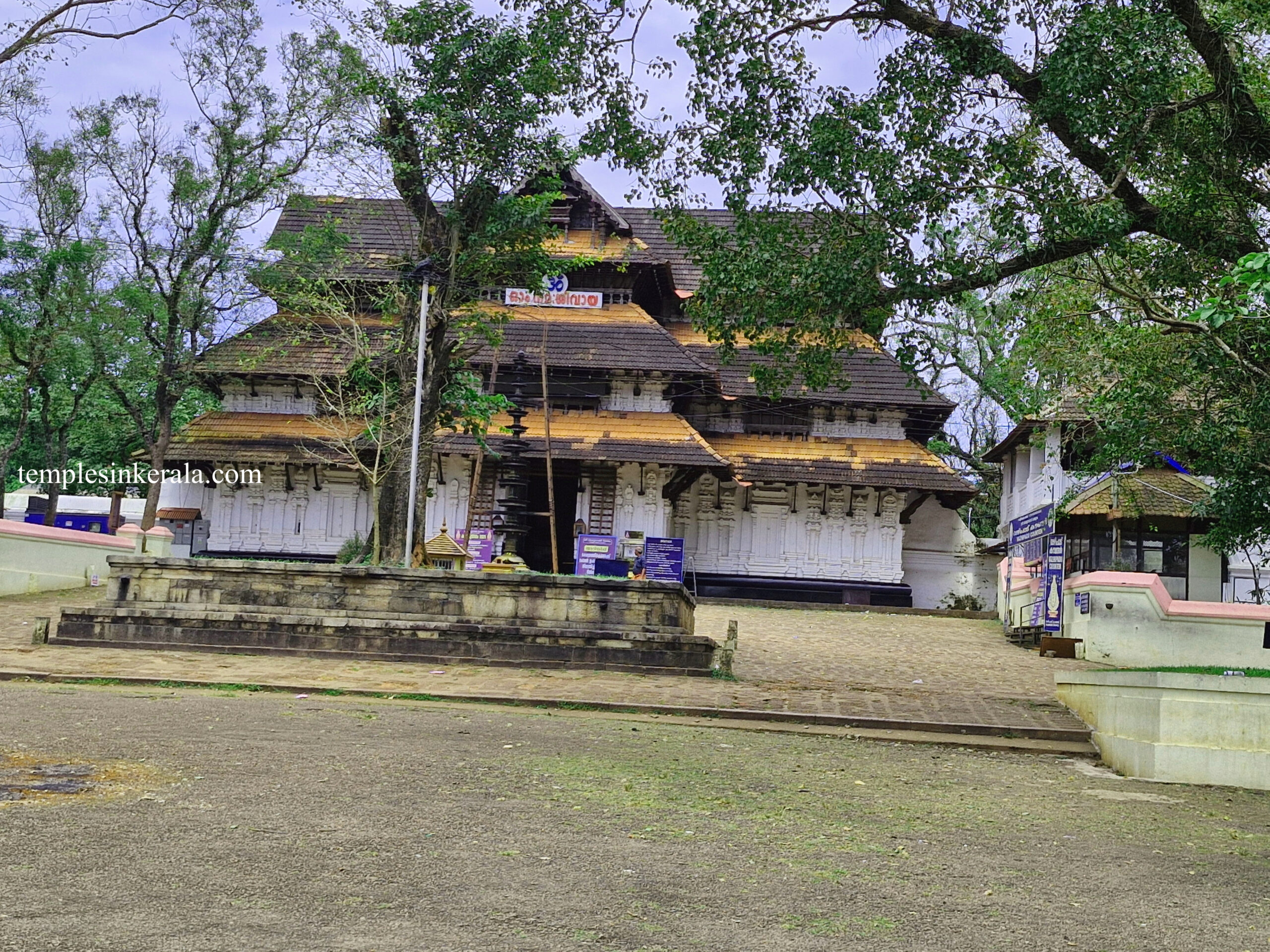 West Gopuram/പടിഞ്ഞാറേ ഗോപുരം Famous Hindu Temples in Kerala