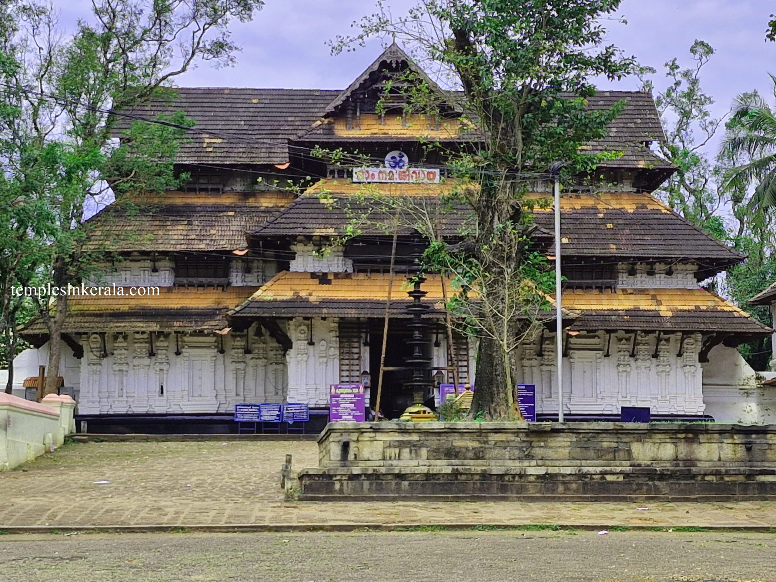 West Gopuram/പടിഞ്ഞാറേ ഗോപുരം Famous Hindu Temples in Kerala